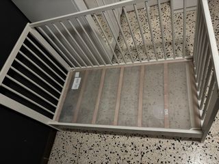 Cuna y colchón Ikea