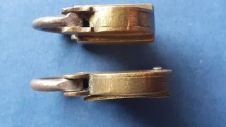 2 antiguos candados.