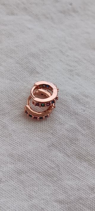 Aritos baño de oro rosa y circonitas