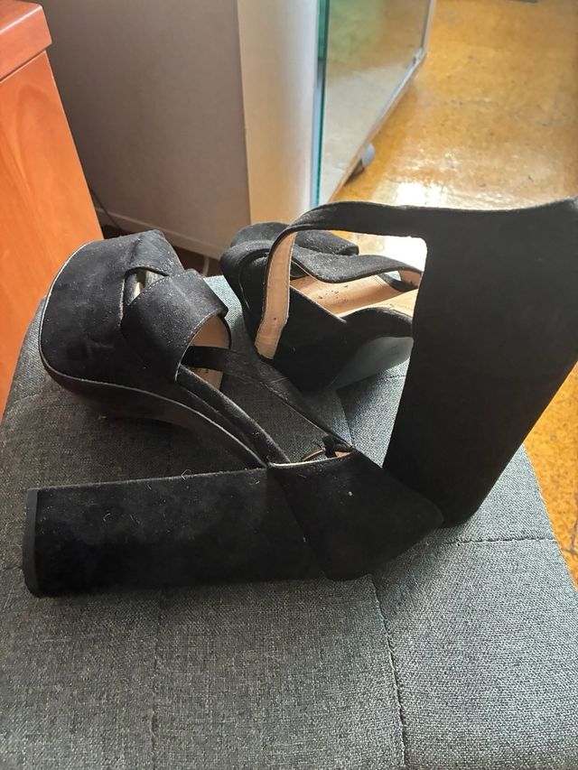 Vendo sandalia verano negro.