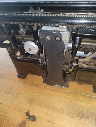 Máquina de escribir Hispano Olivetti M40