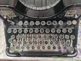 Máquina de escribir Hispano Olivetti M40