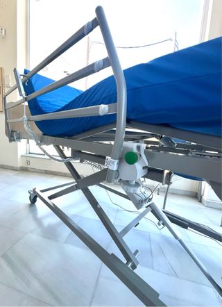 Cama articulada nueva con colchon antiescaras y colchon 