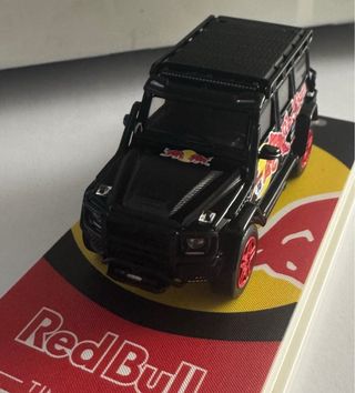 Mercedes G550 brabus mas remolque de red bull 1/64