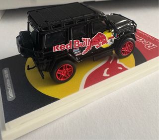 Mercedes G550 brabus mas remolque de red bull 1/64