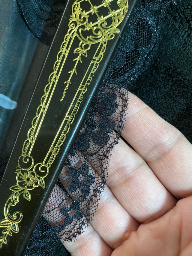 Dos abanico negros con encaje