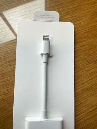 -> Adaptador Av digital Apple