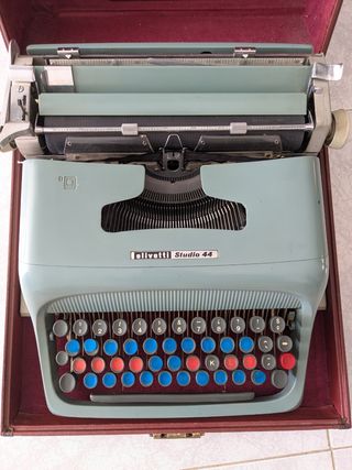 Maquina escribir Olivetti Studio 44