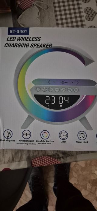 Cargador,despertador,altavoz y lampara