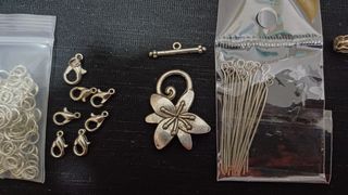 Abalorios varios metal