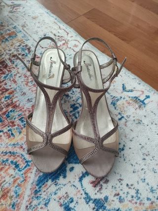 Sandalias tacón especial evento, con un sólo uso.