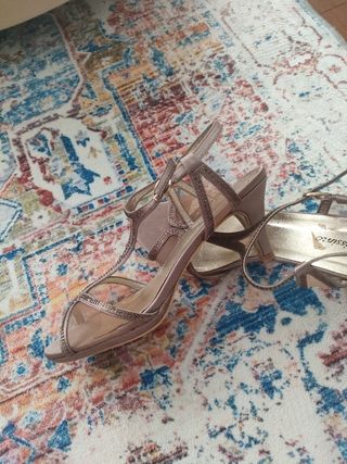 Sandalias tacón especial evento, con un sólo uso.