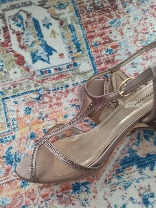 Sandalias tacón especial evento, con un sólo uso.
