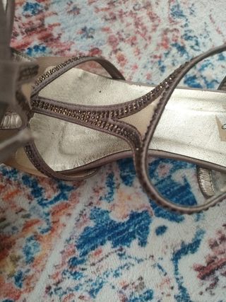 Sandalias tacón especial evento, con un sólo uso.