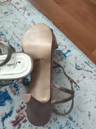 Sandalias tacón especial evento, con un sólo uso.