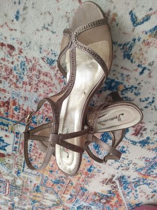 Sandalias tacón especial evento, con un sólo uso.