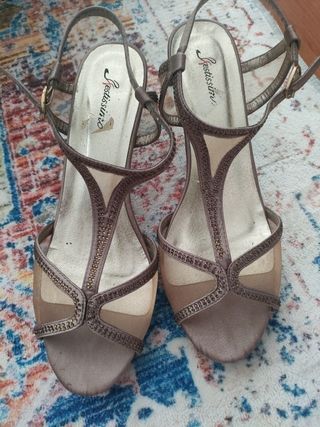 Sandalias tacón especial evento, con un sólo uso.