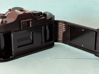 Cámara 35mm Cosina C1s con objetivo 35-70mm