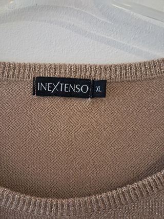 Jeseys fino dorado con brillos sutiles.
