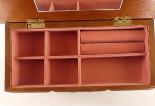 Bonito joyero con forma de mueble