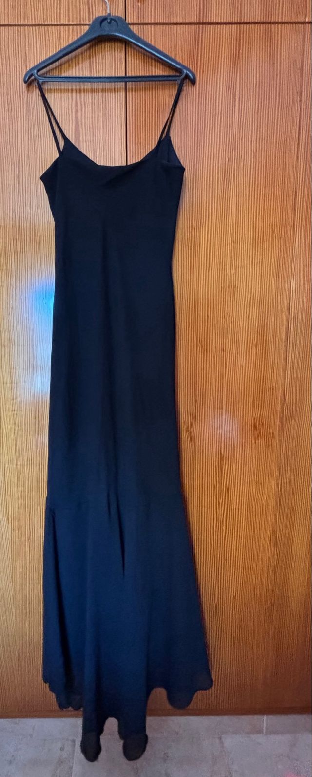 Vestido negro de tirantes