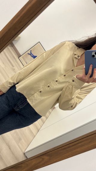 Camisa beige Stradivarius