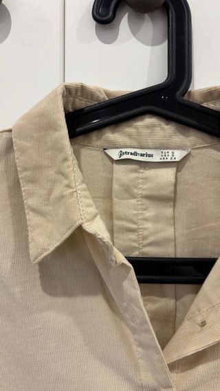 Camisa beige Stradivarius