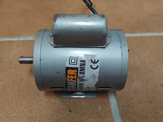 Tres motores eléctricos