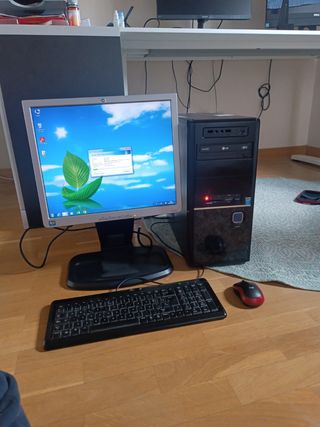 Pc sobremesa con monitor