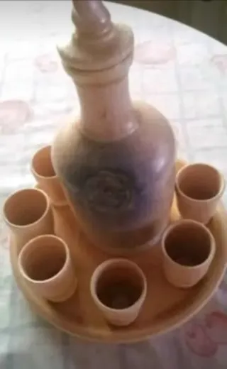 Vendo Cama de forja. Regalo ese juego de licor.