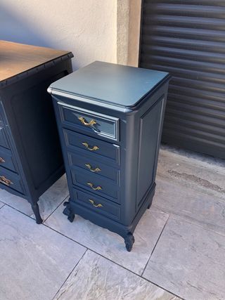 Cómoda e mesas de cabeceira