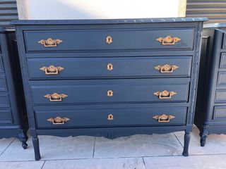 Cómoda e mesas de cabeceira