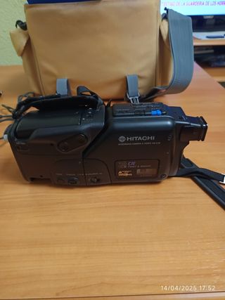 Videocámara Hitachi VHS HQ con bolsa de transporte