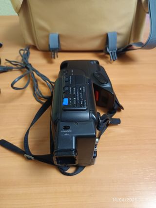 Videocámara Hitachi VHS HQ con bolsa de transporte