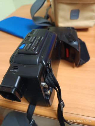 Videocámara Hitachi VHS HQ con bolsa de transporte