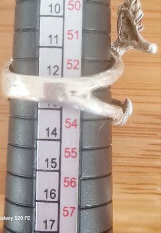 Anillo con figura ave fantástica