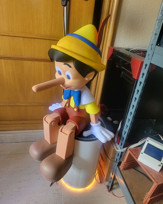 Pinocho en 3d pintado a mano