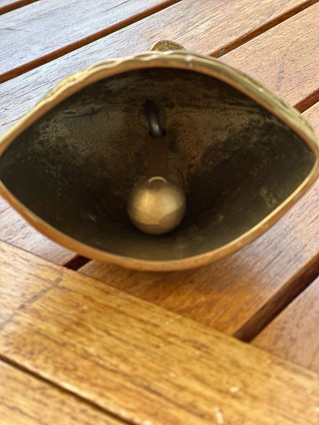 Figura metal capana antigua 13 cm alto