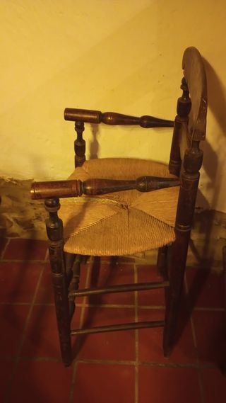 SILLA ALTA DE ENEA INFANTIL ANTIGUA