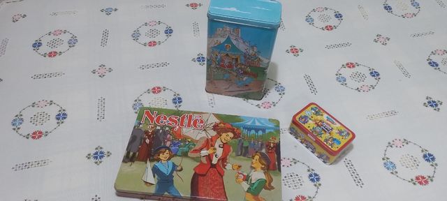 Lote 2 cajas metálicas Nestlé y Nesquick
