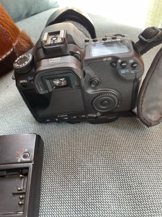Fotocamara canon 40 D con objetivo 28-135