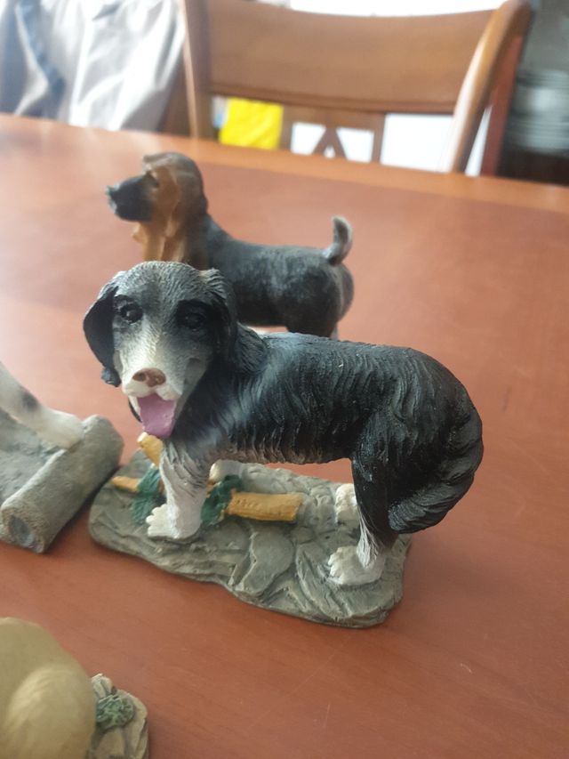 5 figuras de resina Perros