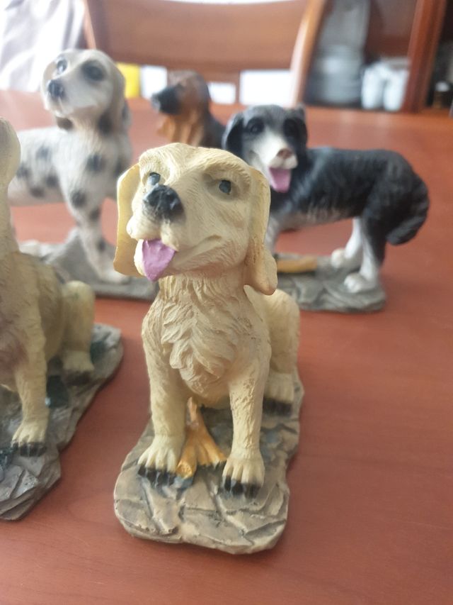5 figuras de resina Perros