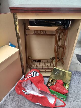 Mueble Máquina de coser Alfa perfecto estado