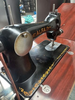 Mueble Máquina de coser Alfa perfecto estado
