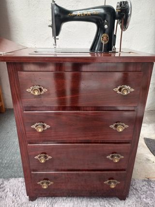 Mueble Máquina de coser Alfa perfecto estado