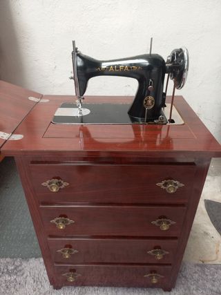 Mueble Máquina de coser Alfa perfecto estado