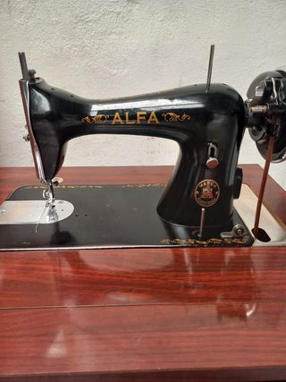 Mueble Máquina de coser Alfa perfecto estado