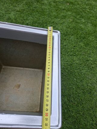 Maceta resina plata 30×30  cms.