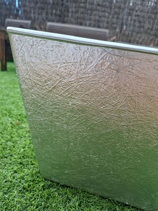 Maceta resina plata 30×30  cms.